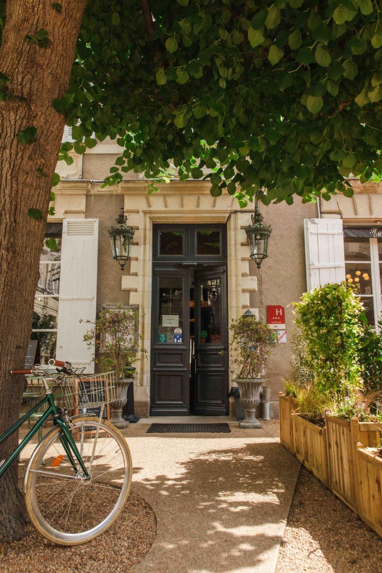 Du Mail Hotel